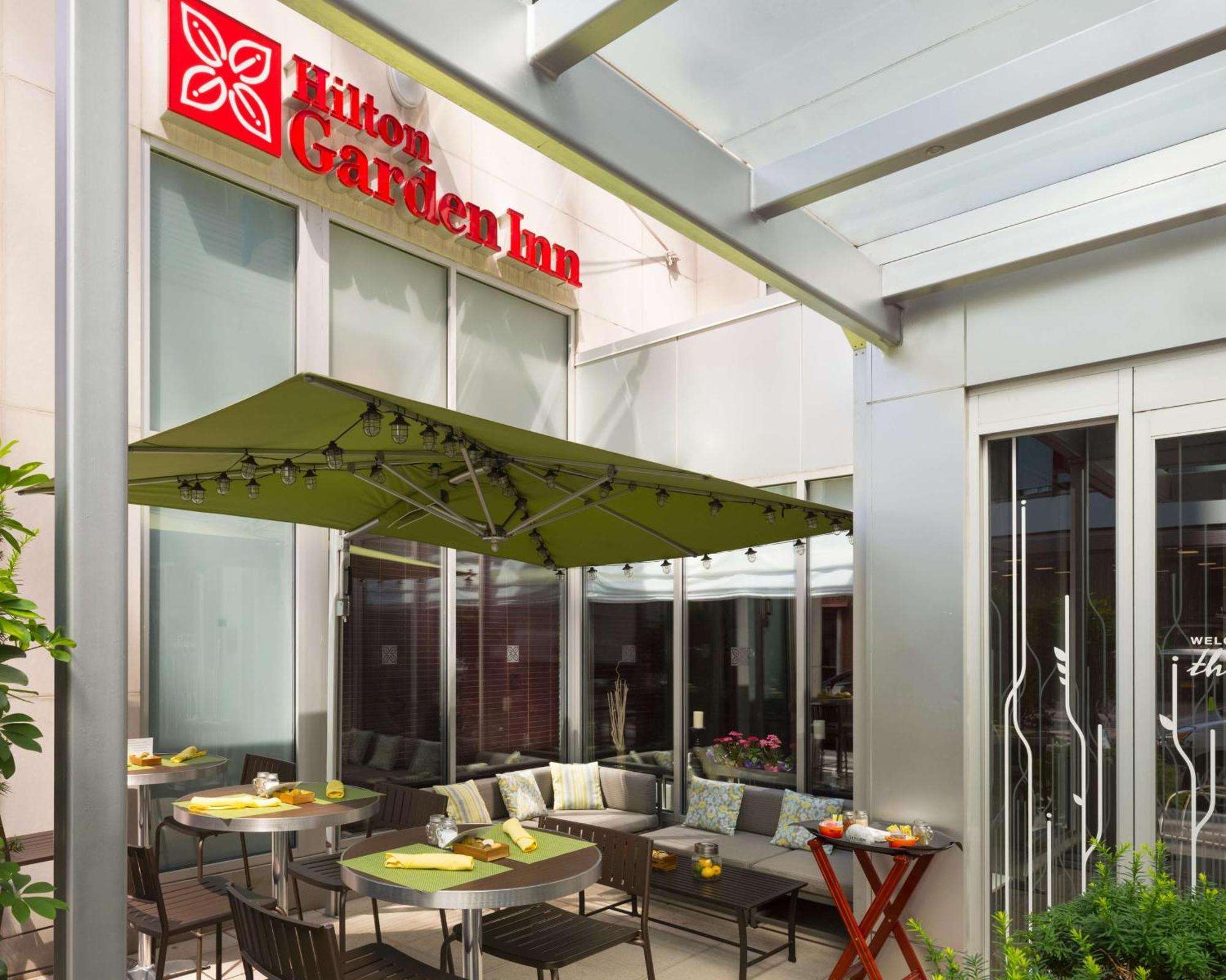 Hilton Garden Inn New York Manhattan Midtown East Exterior photo