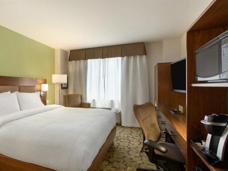 Hilton Garden Inn New York Manhattan Midtown East Exterior photo